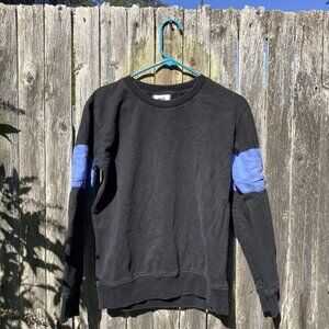 Black and blue Mö sweatshirt